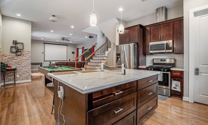 Riverside Terrace Bed & Breakfast | The Vibe 3bd X 4b I Downtown l Med Center I NRG Stad l Free Parking