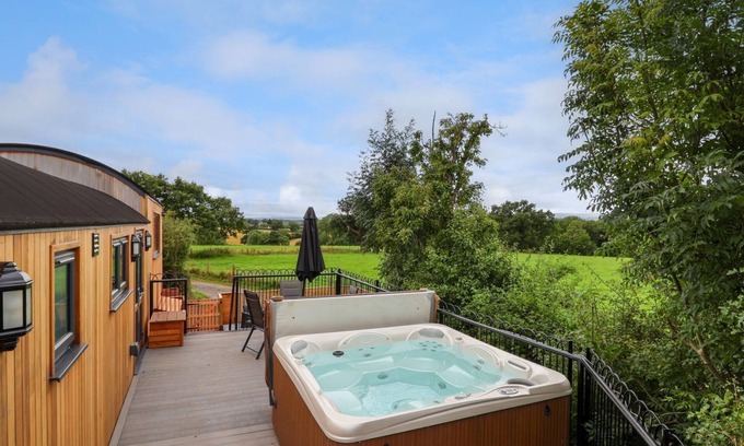 Overton-on-dee Cottage | The View