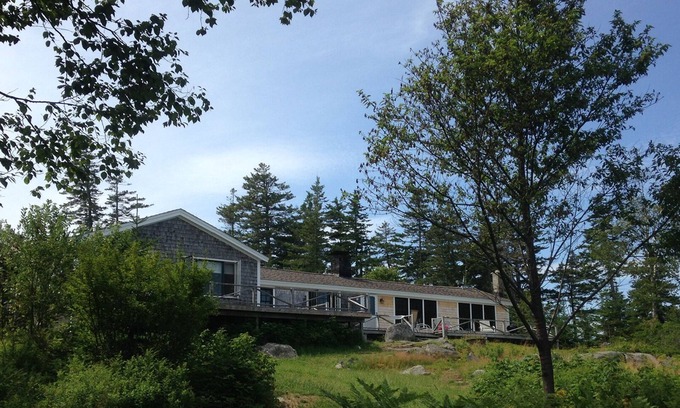 Vinalhaven Cottage | "The Villa" - Private Cottage with Views & Shorefront