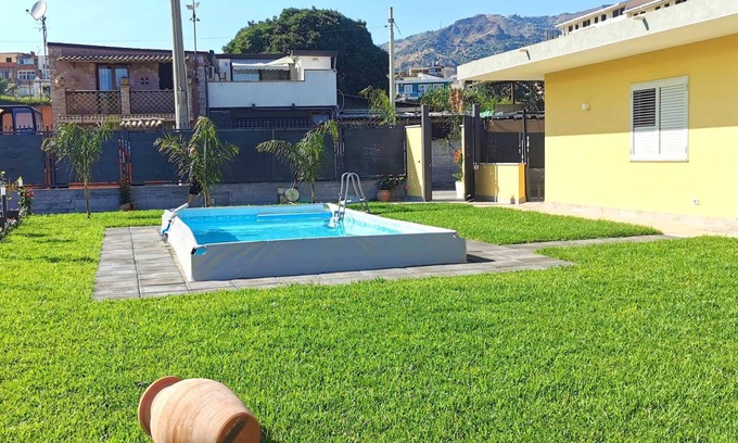Giardini Naxos Villa | The Villa Trinacria, villa within walking distance of the sea with all services close by.