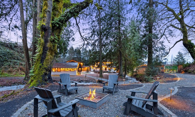 Monroe House | “The Village at Richardson creek”, 31 bed, sought after group destination homes