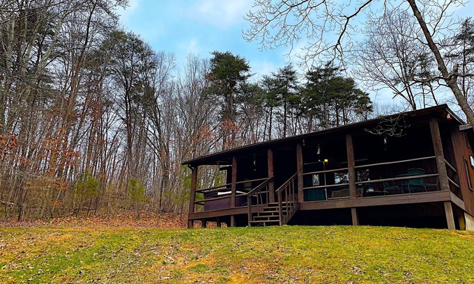 Logan Cabin | The Walden at Harble Ridge - Newly renovated, 2 bedroom, hot tub, pond, fire pit
