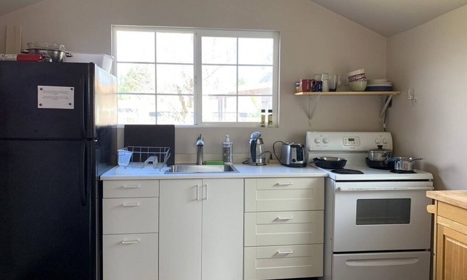 Middletown House | The Well House with outdoor seating and loft!