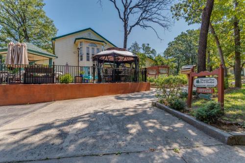 Norman Bed & Breakfast | The Whispering Pines Inn