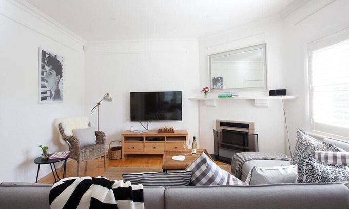 Penola House | THE WHITE HOUSE luxury villa embedded in history