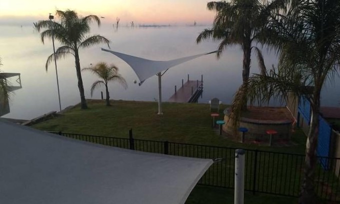 Mulwala House | The White House on Lake Mulwala