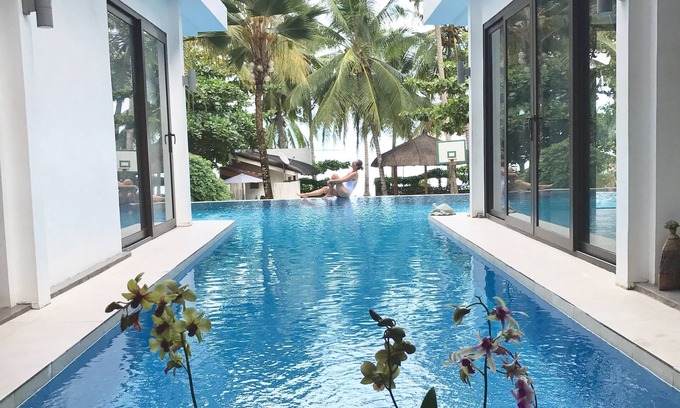 Libaong House | The Whitehouse by the Sea