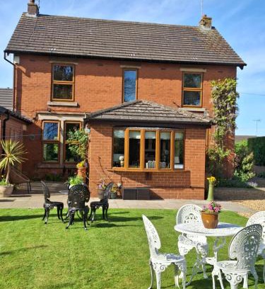 Ault Hucknall Bed & Breakfast | The Willows B&B