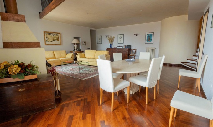 Old Town Apartment | The window on Perugia