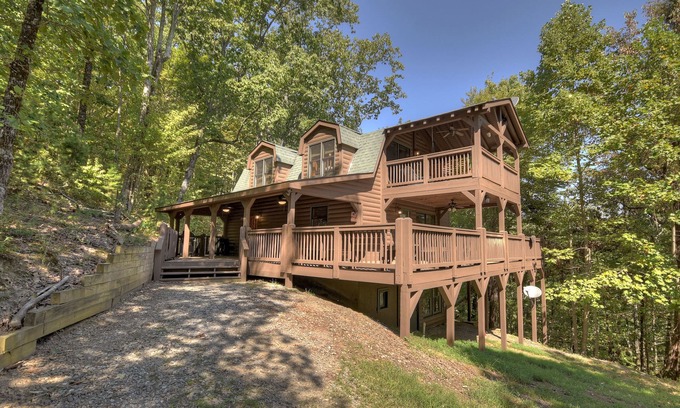 Ranger Cabin | The Wolf Den Cabin can sleep 4 with beautiful decks, hot tub, fireplace & a view