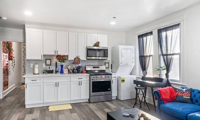 Delair Apartment | TheHottieHouse: Fun Fantasy 2 Bedroom Apt on Blvd