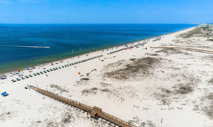 Fort Morgan Condo | Third floor ocean view condo with shared pool, hot tub, and beach access