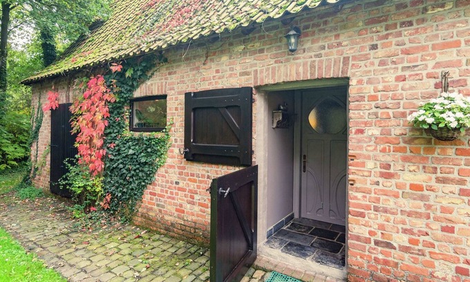 Veldegem House | This accommodation is full of atmosphere and on a beautiful estate.