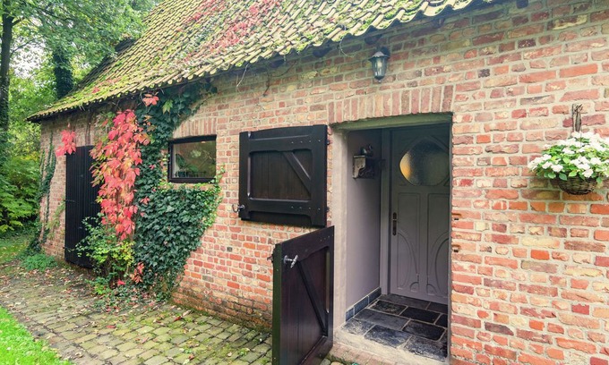 Veldegem House | This accommodation is full of atmosphere and on a beautiful estate.