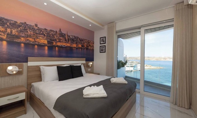 Qawra Apartment | This apartment is a 2 bedroom(s), 2 bathrooms, located in San Pawl il-Baħar, null.