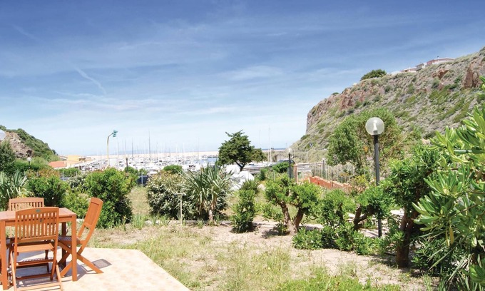 Castelsardo Apartment | This apartment is located in a residential complex in front of the tourist port of Castelsardo, in S