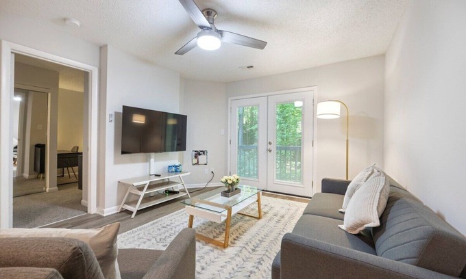 Carrboro Apartment | This apartment is a 2 bedroom(s), 2 bathrooms, located in Carrboro, NC.