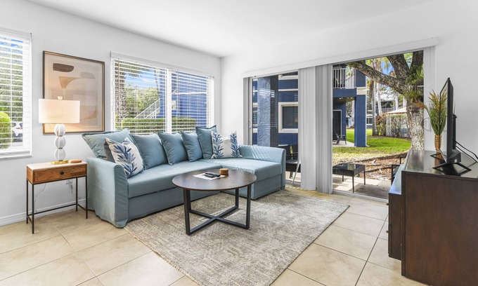 Mission Bay Apartment | This apartment is a 3 bedroom(s), 2 bathrooms, located in Boca Raton, FL.