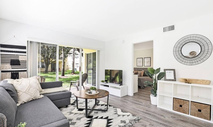 Boca Raton Apartment | This apartment is a 2 bedroom(s), 2 bathrooms, located in Boca Raton, FL.