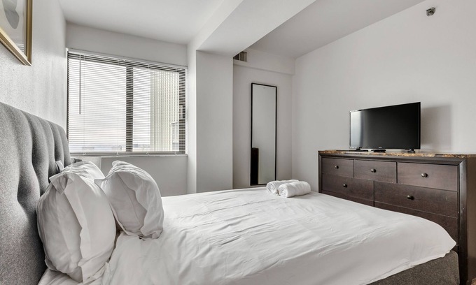 Downtown Harrisburg Apartment | This apartment is a 1 bedroom(s), 1 bathrooms, located in Harrisburg, PA.