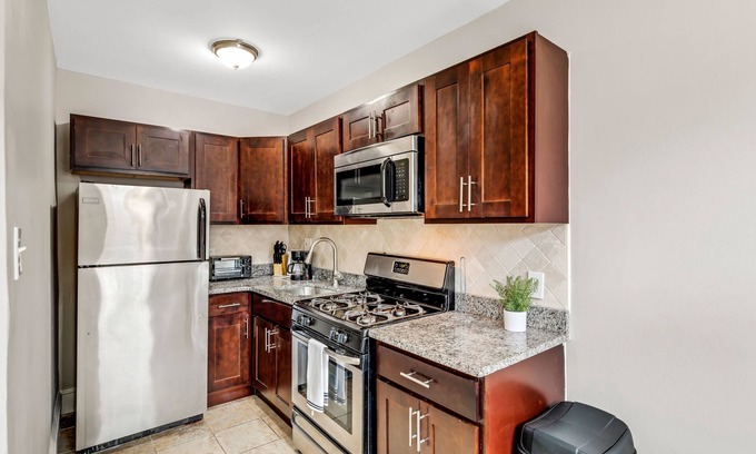 Germantown Apartment | This apartment is a 0 bedroom(s), 1 bathrooms, located in Philadelphia, PA.