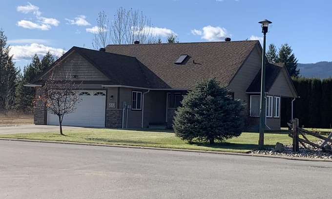 Clearwater House | This beautiful rancher style home located near the majestic Well Grey Park.