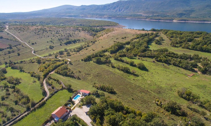 Dabar House | This beautiful vacation home with pool is located in a small and idyllic place near Lake Peruca.