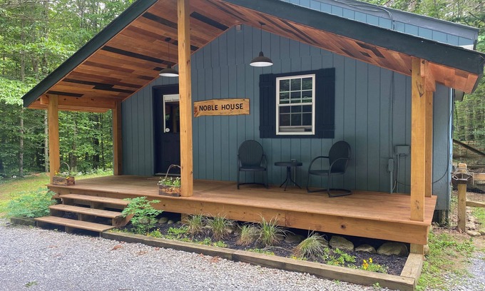 Middle Grove Cabin | This cabin is a 1 bedroom(s), 1 bathrooms, located in Middle Grove, NY.