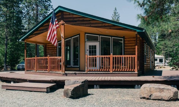 Cave Junction Cabin | This cabin is a 3 bedroom(s), 2 bathrooms, located in O'Brien, OR.