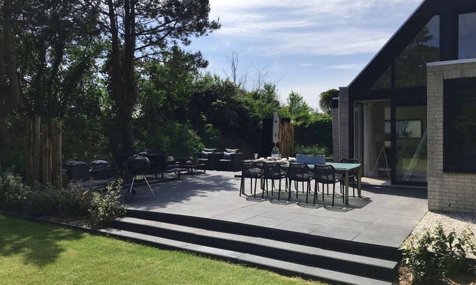 Ouddorp House | This completely renovated, tastefully decorated bungalow (non-smoking) is located within walking distance (1.5 km) of the Ouddorp beach.