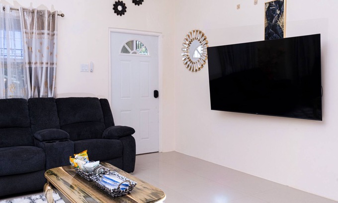 Falmouth House | This cozy home is ten minutes from the turquois waters of the Caribbean sea.