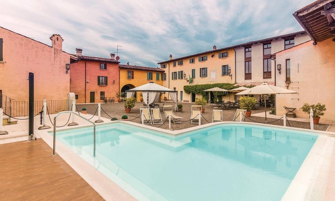 Castellaro Lagusello Apartment | This cozy apartment is located in a complex with a total of 12 apartments and in a characteristic an