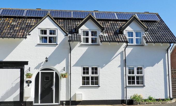 Hopton on Sea Cottage | This delightful cottage provides a ‘home from home’ at a seaside location.