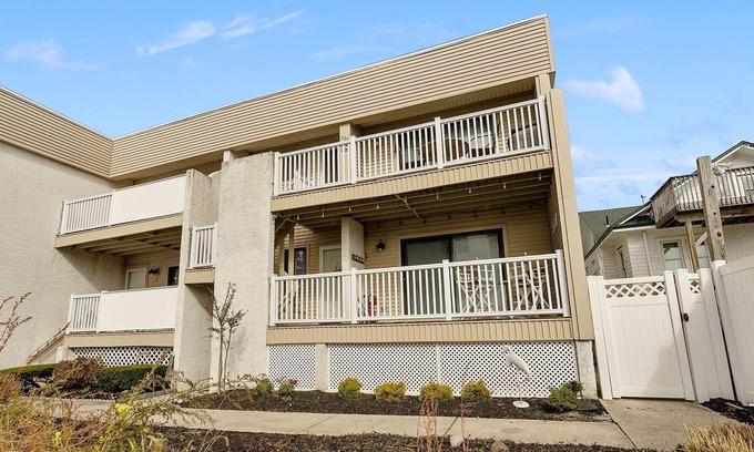 Avalon Condo | This first floor 2 bedroom/2 bathroom unit at The Landings, is tucked in on the quiet side of the building for more privacy.