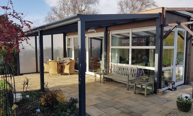Ouddorp House | This holiday home is located in the small, quiet Alexanderpark near the Westduinen, the sea and the village center.