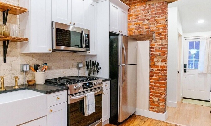 Lancaster House | This house is a 2 bedroom(s), 1.5 bathrooms, located in Lancaster, PA.