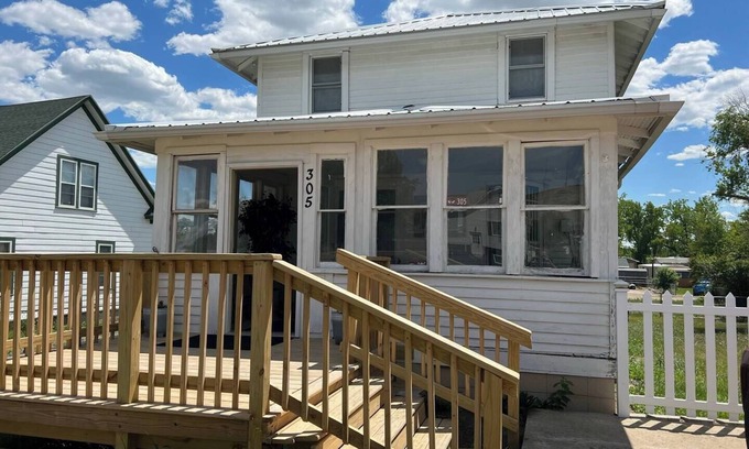 Fort Pierre House | This house is a 4 bedroom(s), 3 bathrooms, located in Fort Pierre, SD.