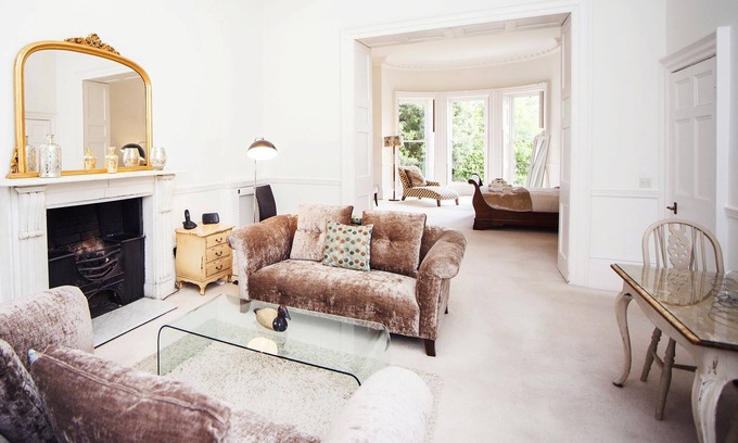 Upper Town Apartment | This lovely central apartment for two is a Georgian masterpiece.