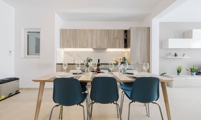 Mellieħa Heights Apartment | This modern designed apartment is a self-catering accommodation located in a residential area of Mellieha but surrounded with all amenities, the bus terminus is just a five minutes walk from the apartment. From this bus terminus you can catch a bus t