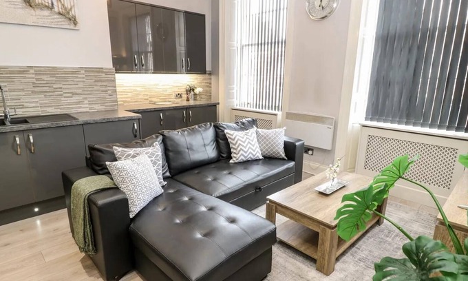 Wakefield Apartment | This serviced apartment is a 2 bedroom(s), 1 bathrooms, located in West Yorkshire, England.