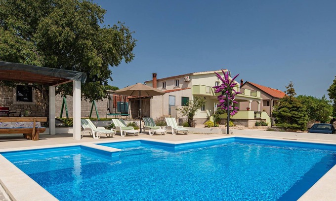 Velim House | This spacious vacation house consists of the first floor and the second floor, which are connected b