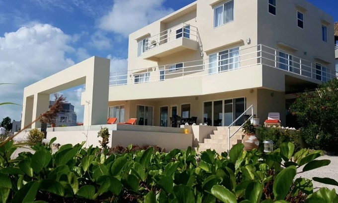 San Pedro Villa | This villa is a 6 bedroom(s), 4.5 bathrooms, located in San Pedro, null.