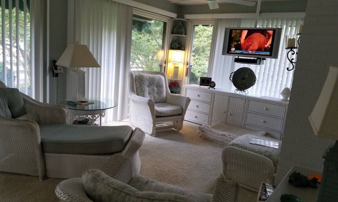Birdsnest House | Thomas Inn Q 6 miles from Cape Charles - double room