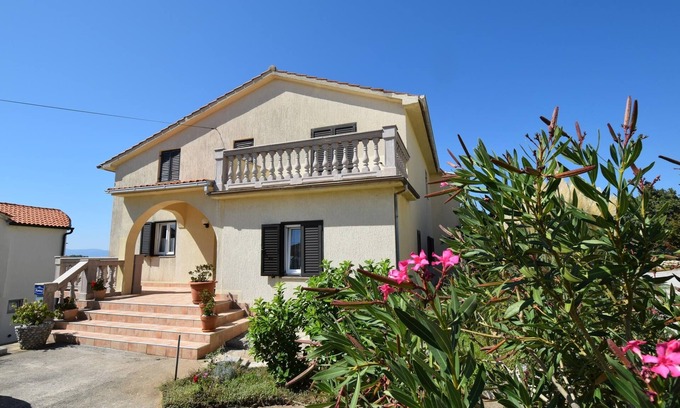 Municipality of Omisalj Apartment | Three bedroom apartment with terrace and sea view Omišalj, Krk (A-20471-a)