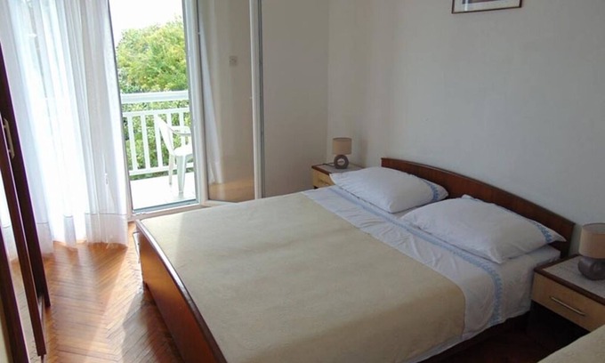 Sucuraj Apartment | Three bedroom apartment with balcony and sea view Sućuraj, Hvar (A-12887-a)