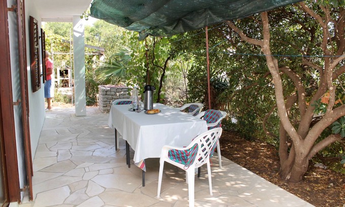 Cove Basina (Jelsa) Apartment | Three bedroom apartment near beach Basina, Hvar (A-5700-a)