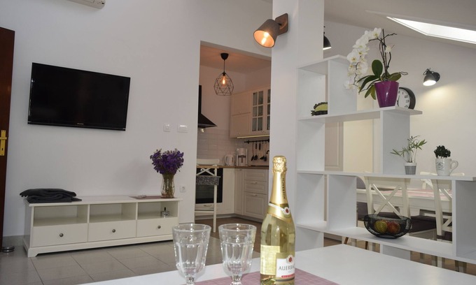 Rab Apartment | Three bedroom apartment near beach Barbat, Rab (A-4973-a)