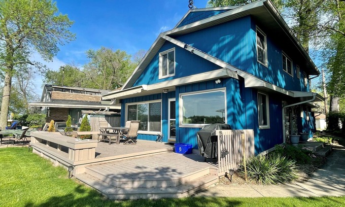 Monona House | Three Bedroom Bungalow on Lake Monona - Sleeps 8