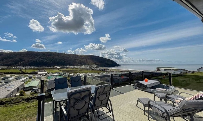 Aberystwyth House | Three bedroom caravan, sleeping six people, perfect for relaxing by the coast.