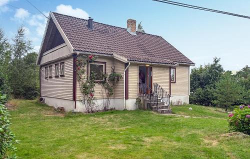 Flekkerøy House | Three Bedroom Cozy Home In Flekkerøy
